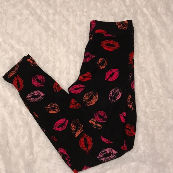 Lip Print Leggings | Poshmark